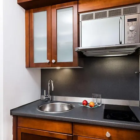 Hotel Lindner Frankfurt Main Plaza, Part Of Jdv By Hyatt