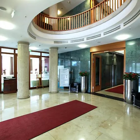 Hotel Lindner Frankfurt Main Plaza, Part Of Jdv By Hyatt